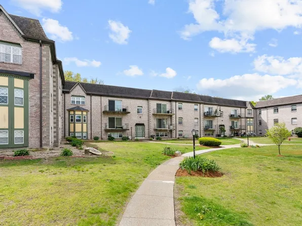 108 Oak Ln APT 3, Brockton, MA 02301