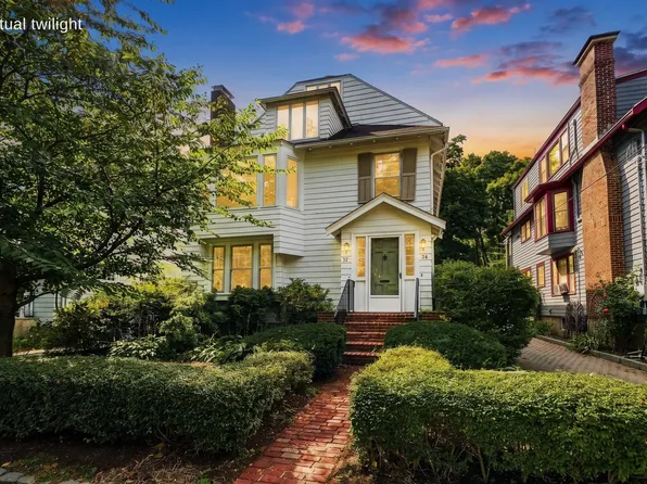 32-34 Grozier Rd, Cambridge, MA 02138