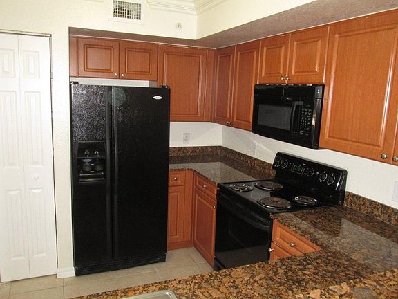 4th image of 13770 NE 3rd Ct APT 206