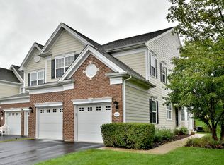 1100 Pine Valley Ct, Elgin, IL 60124