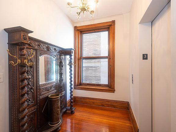 IN UNIT ELEVATOR FOYER