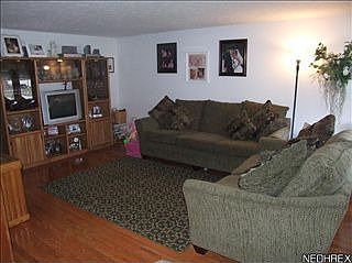 2nd image of 938 E 349th St