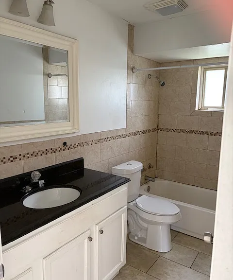2300 16th St W — Photo 3