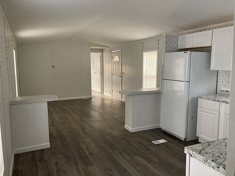 1st image of 811 2nd Ave #28