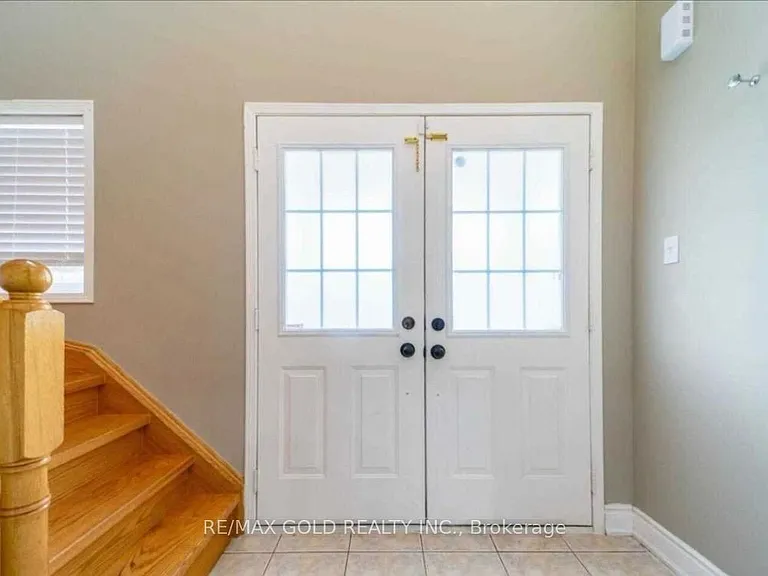 15 Sedgewick Cir — Photo 2