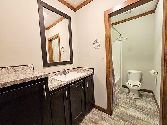 5th image of 675 Winchester Dr