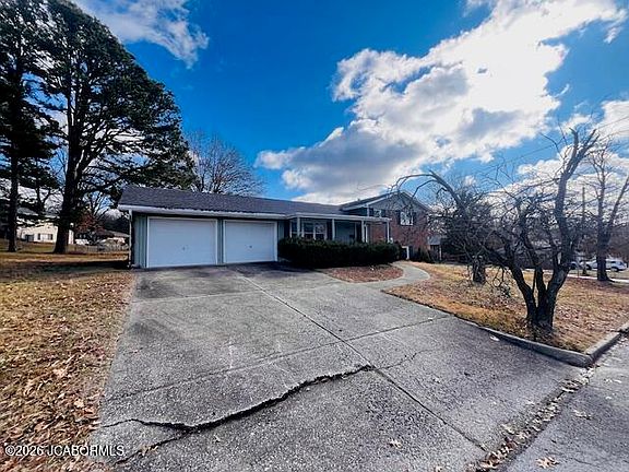 3rd image of 702 Belmont Dr