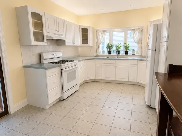 20A Main St #2, Somerville, MA 02145