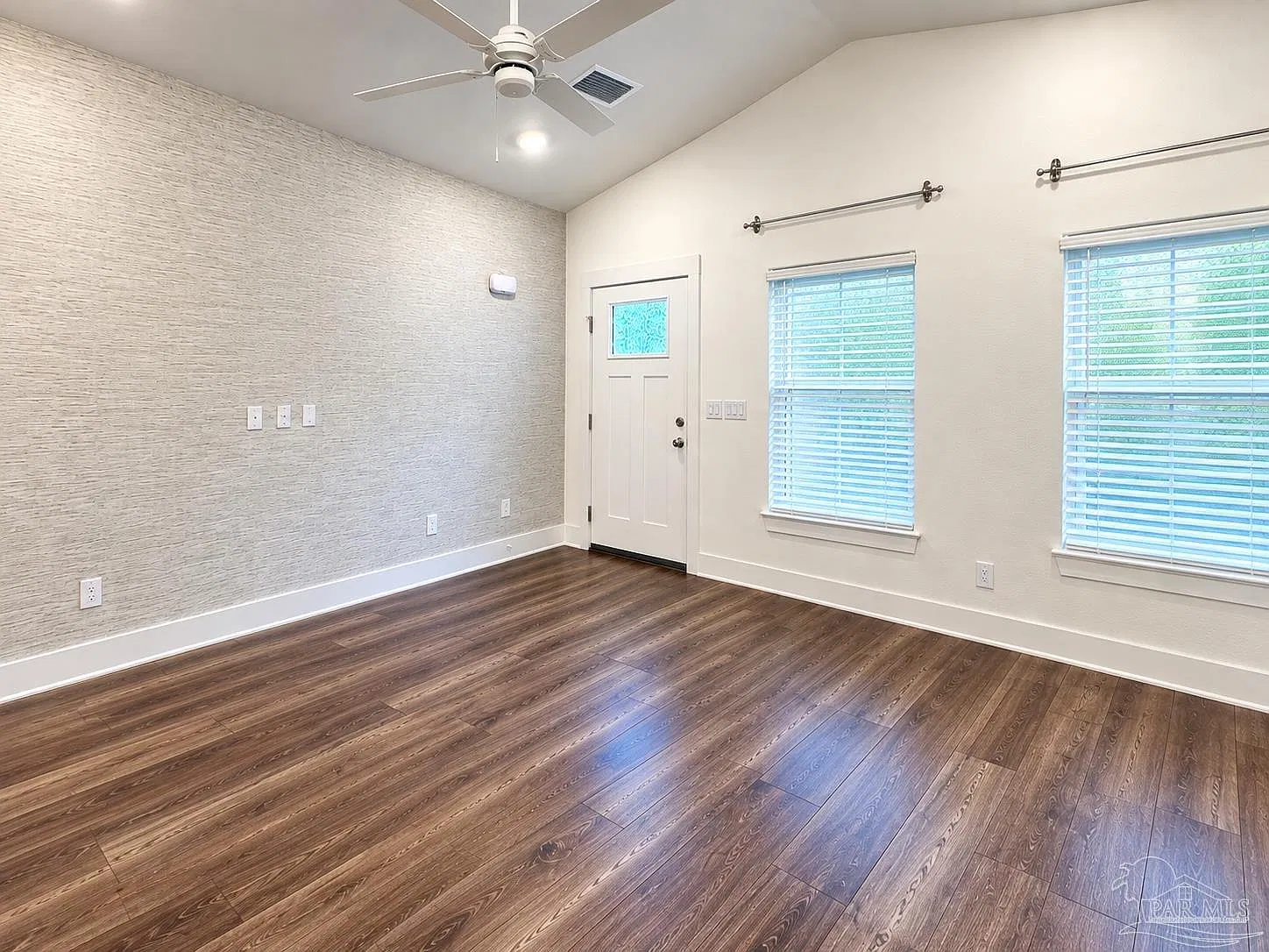 3 bed, 1226 sqft, $1,995 — Photo 2