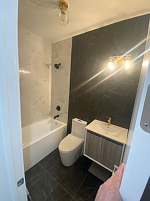 5th image of 250 Howard Ave #201