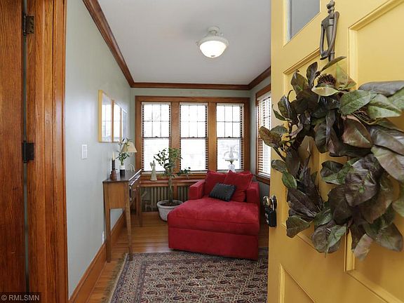 2nd image of 2081 Henry St N