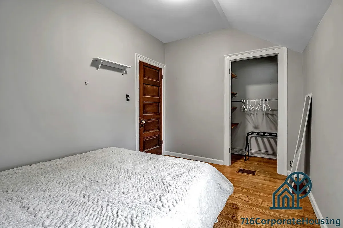 1 bed, 1.0 bath, 500 sqft, $1,700 — Photo 2