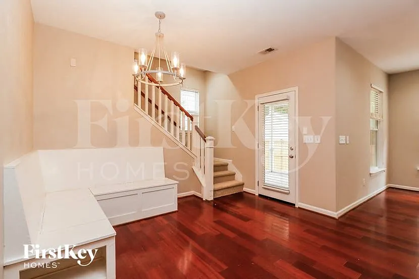 5 bed, 3.0 bath, 2442 sqft, $2,485 — Photo 4