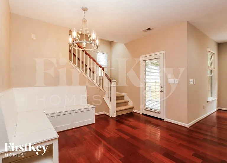 577 Delafield Dr — Photo 4
