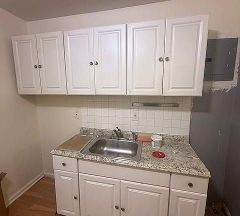 3rd image of 2116 Honeywell Avenue #1
