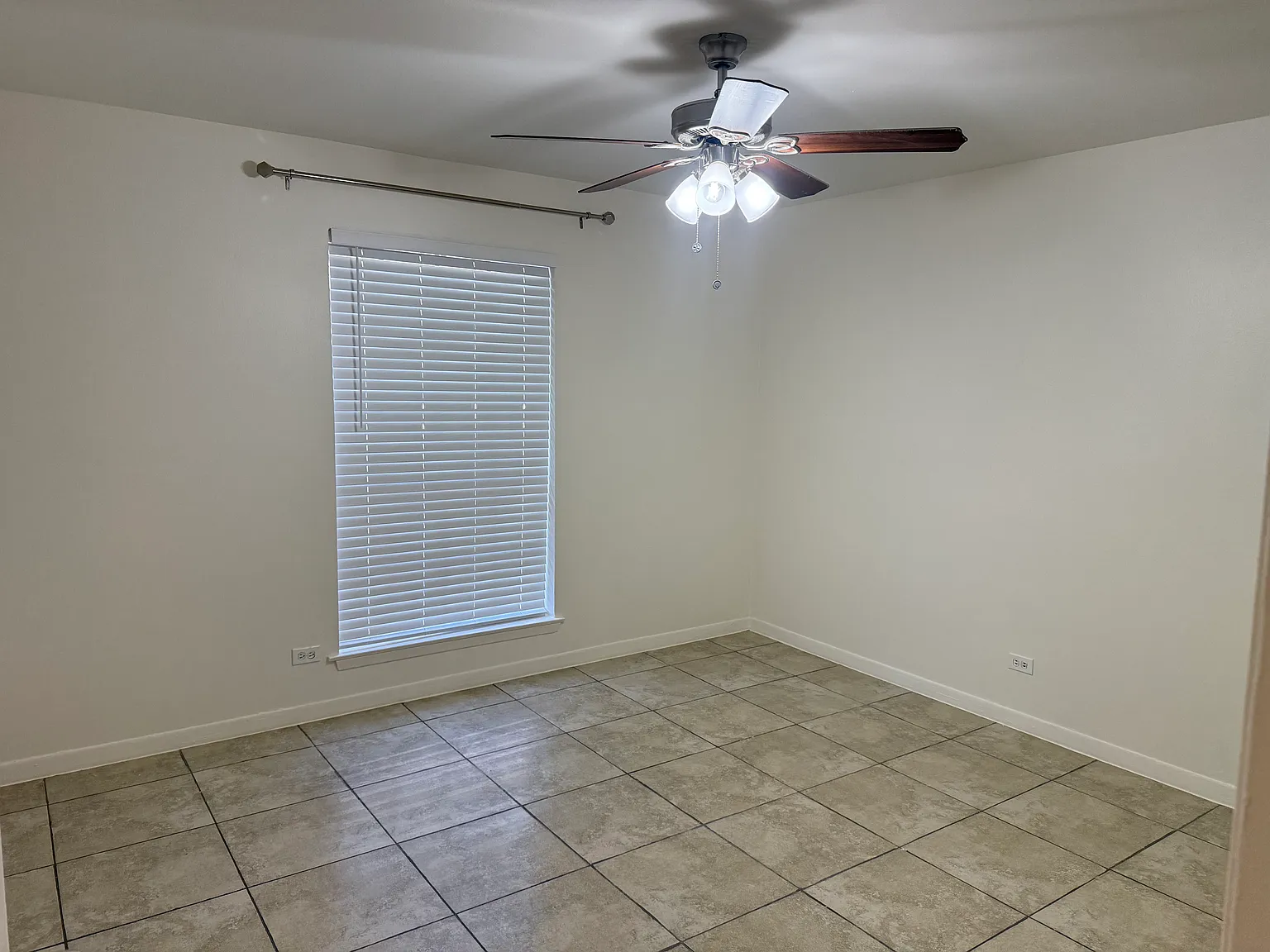 2 bed, 887 sqft, $1,550 — Photo 4