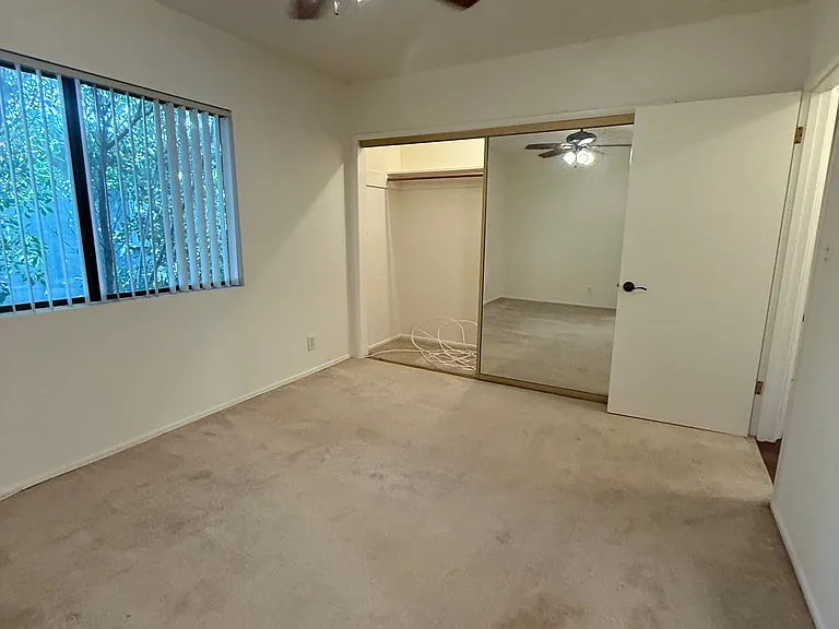 10481 Riverside Dr #10481 — Photo 22