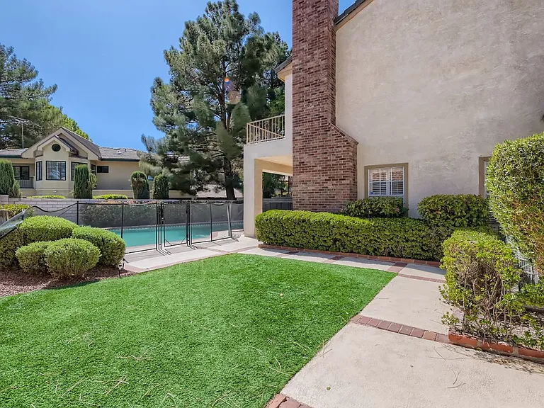 38 Hummingbird Ln — Photo 4
