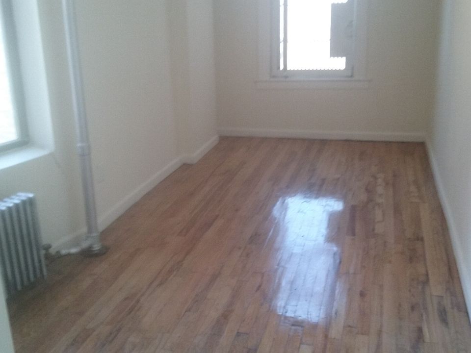 2nd image of 1521 Sheridan Ave #3