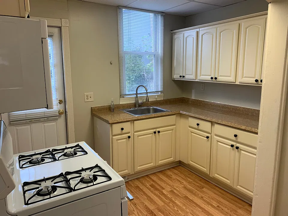 Another view of kitchen.