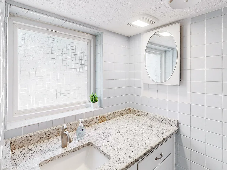 W Lakeshore Dr — Photo 10