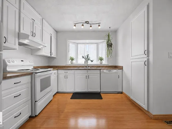 14612 117a St NW, Edmonton, AB T5X 1K2