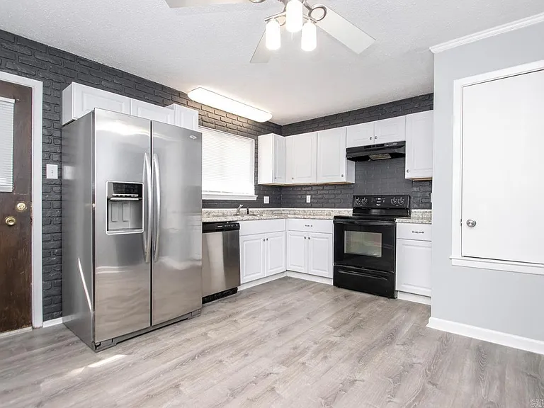 63 Robinson St — Photo 12