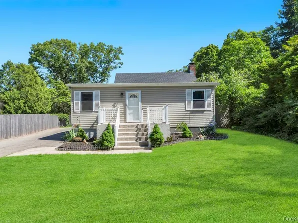 18 Richmond Hill Road, Sound Beach, NY 11789