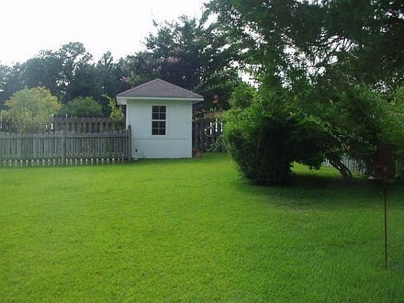 3rd image of 1009 Charleston Dr