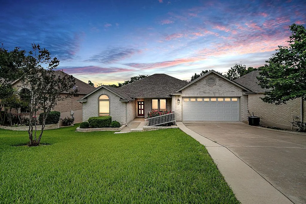 3 bed, 1955 sqft, $3,500 — Photo 1