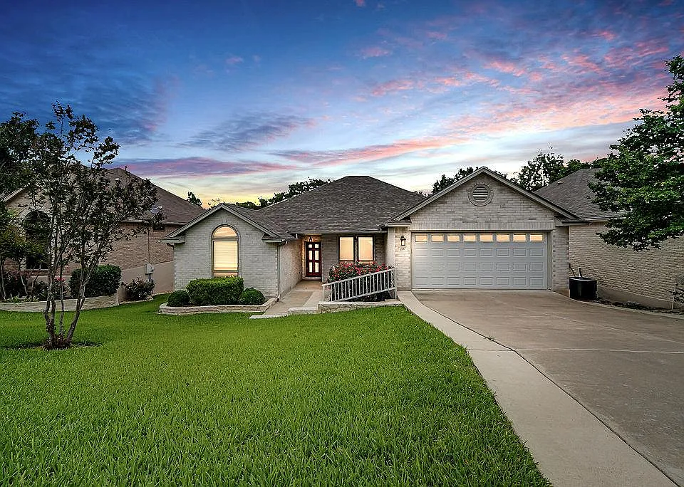218 E Creekview Dr