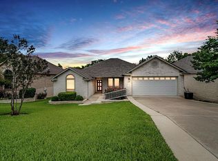218 E Creekview Dr, Fredericksburg, TX 78624