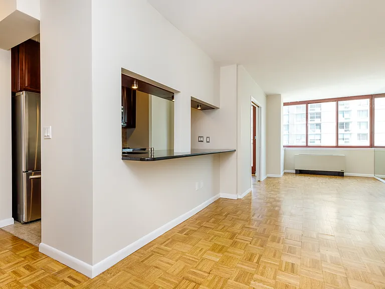 4-74 48th Ave #15C — Photo 1