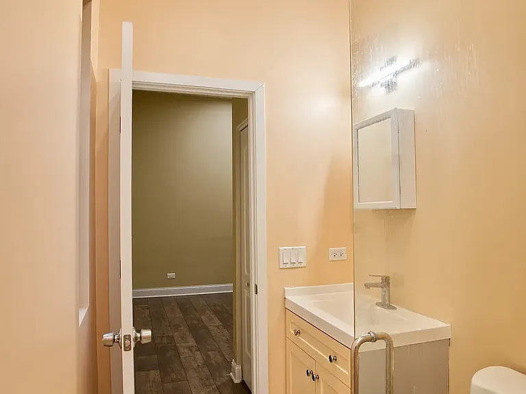 2718 W Monroe St #1 — Photo 5
