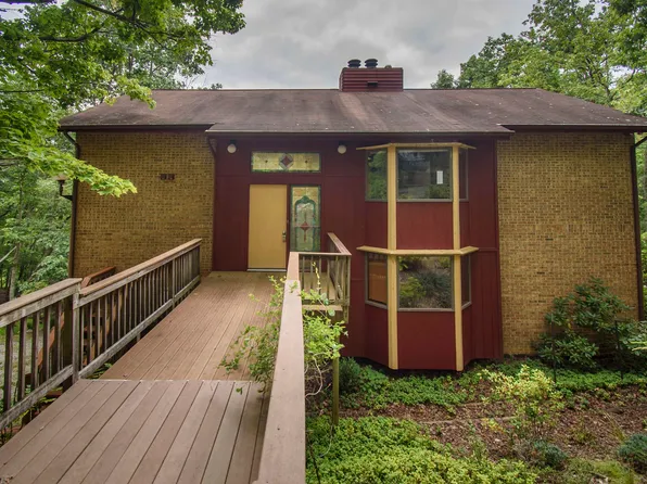 3624 Laurel Dr, Blacksburg, VA 24060