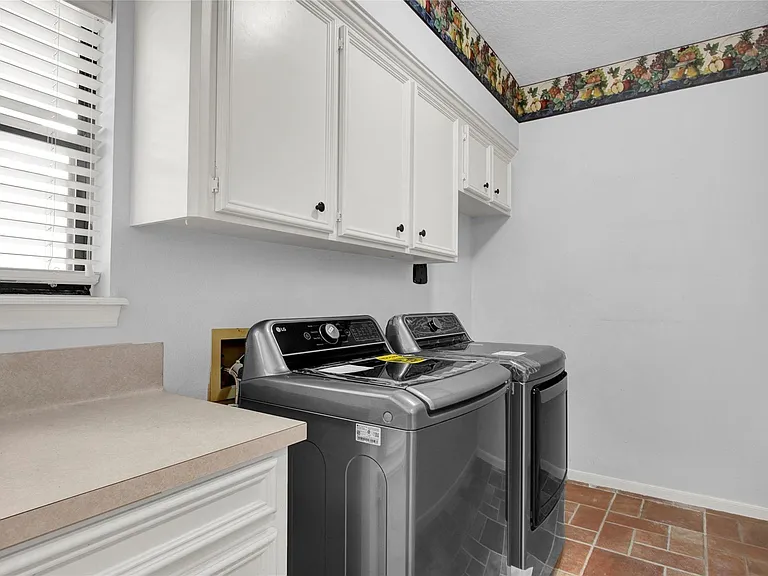 611 N Hickory St — Photo 12