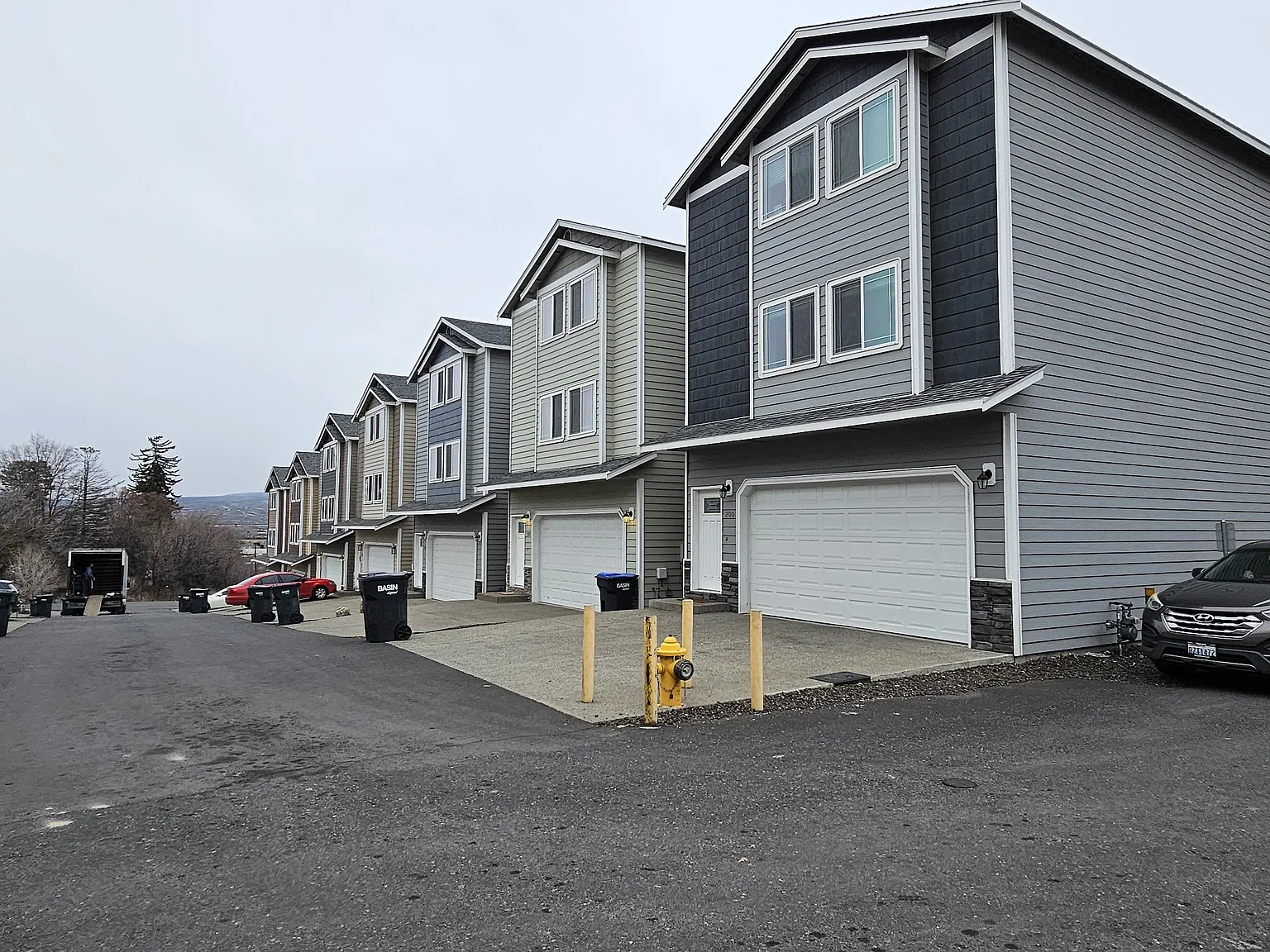 3 bed, 2.5 bath, 1700 sqft, $1,900 — Photo 1