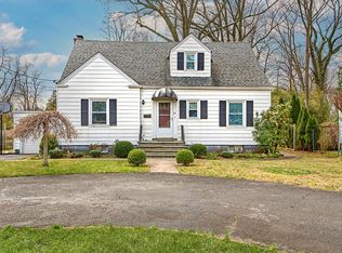 27 Crystal St, Harrison, NY 10528
