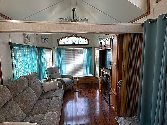 2nd image of 9456 Lakeshore Rd #90