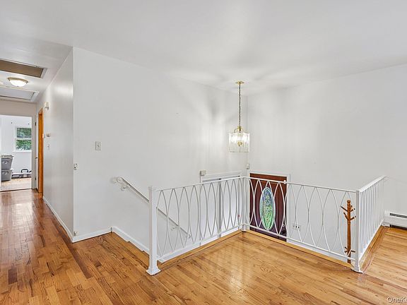 3rd image of 82 Branchville Road