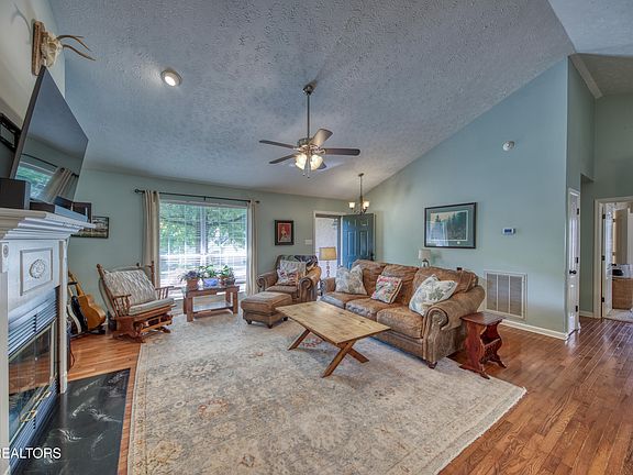 2nd image of 3225 Great Meadows Dr