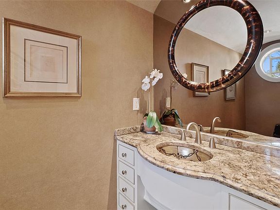 4th image of 8 Terry Hill Ln