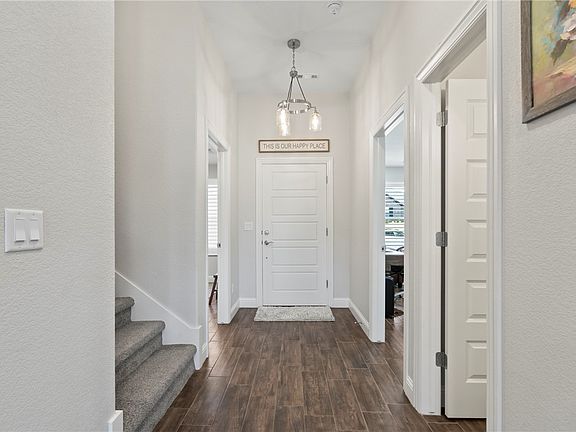 2nd image of 706 W Jillian St