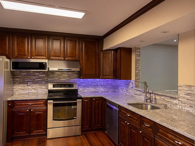 Latest style under cabinet microwave and a 900 CFM vent hood.