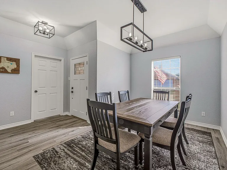 1703 Sully Ct — Photo 6