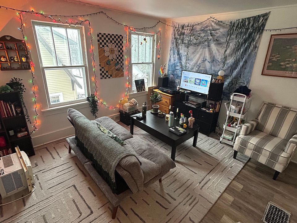 2nd image of 13 Millrock Rd #3