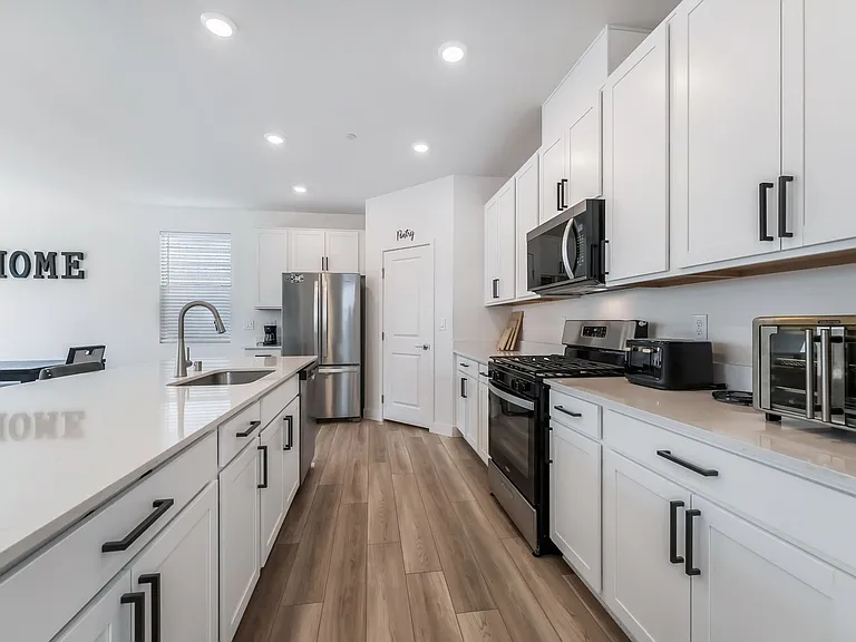 670 Tranquil Peak Ct — Photo 12