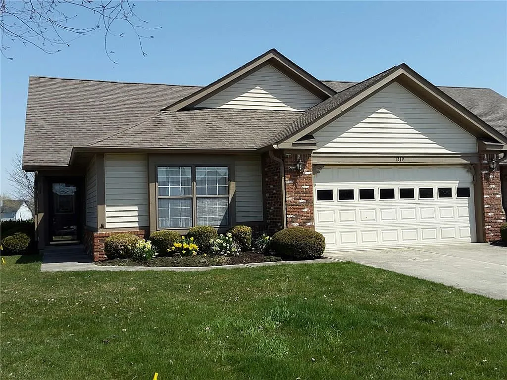 1319 Worcester Way photo 1