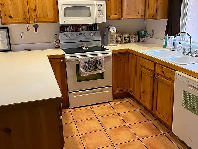 10556 Roxborough Dr — Photo 4