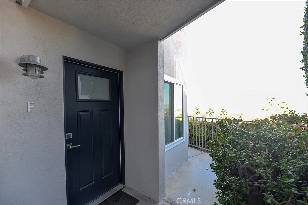 2 bed, 1.5 bath, 950 sqft, $3,750 — Photo 2